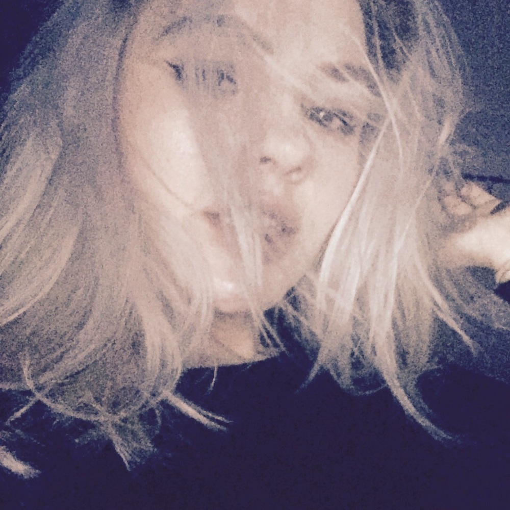 ✨ Meet Your Posher, Rae ✨ - Picture 4 of 4